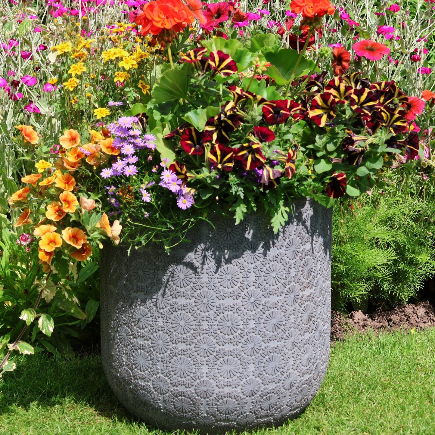 Patterned Flower Planter - Dark Grey - Stonelite / Fibreclay